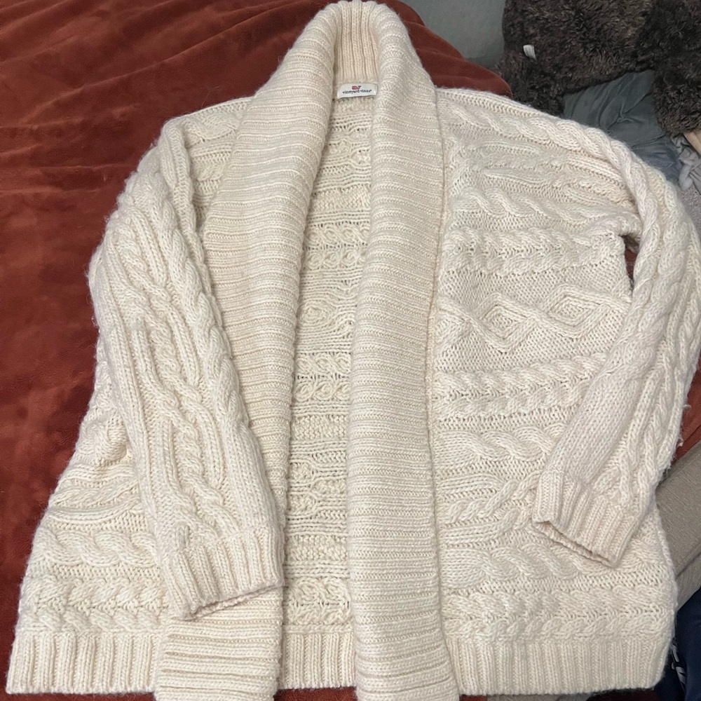 XL vineyard Vines wool cardigan sweater. Only worn once